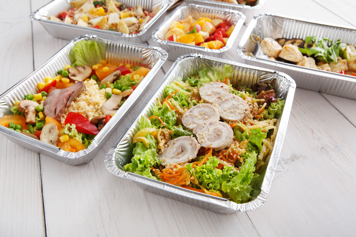 沙拉餐厅送餐用锡箔盒带走食物白木兔肉蔬菜沙拉营养健康菜肴