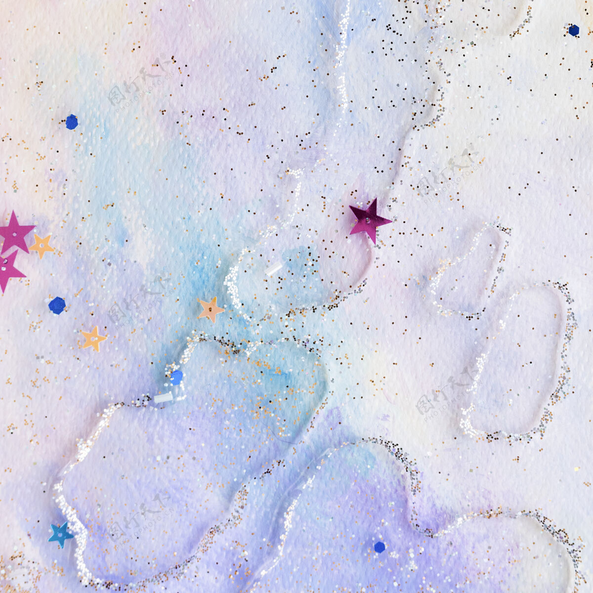 水彩五颜六色抽象粉彩水彩背景上闪烁的星星五彩纸屑粉彩背景星星金属箔
