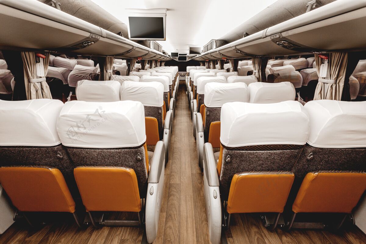 灯光现代飞机内部的棕色座椅乘客空高