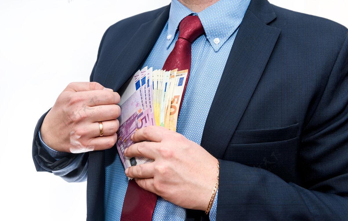 诉讼把欧元钞票放在夹克口袋里的人手货币男性