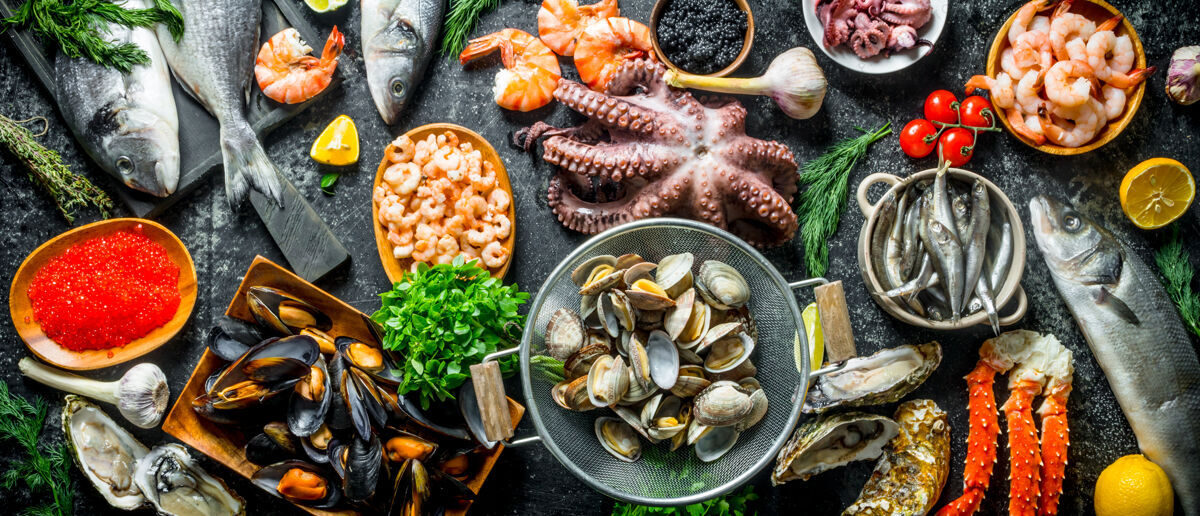 吃健康饮食各种新鲜海鲜健康烹饪晚餐