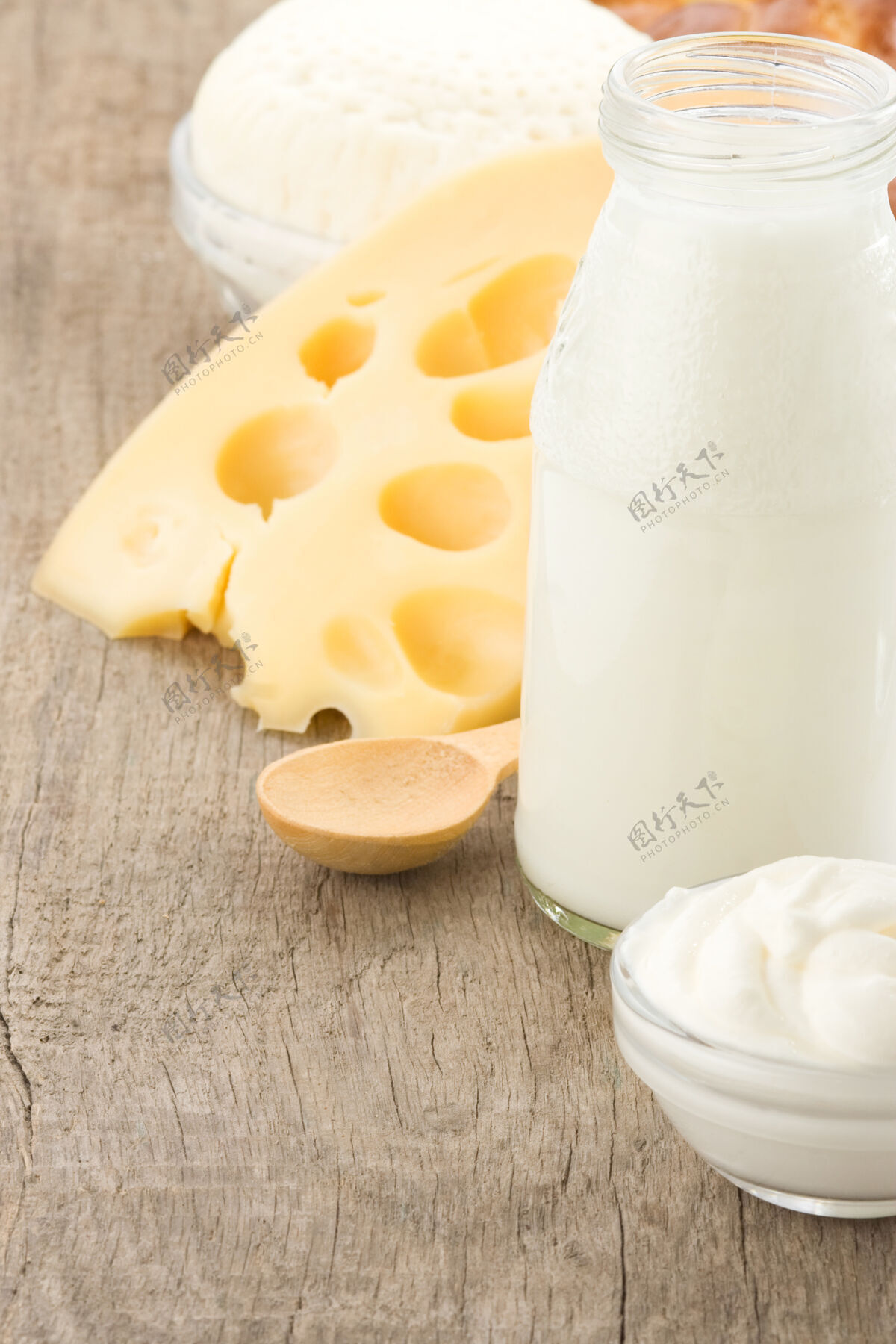黄油牛奶制品木制奶酪自然酸的盘子