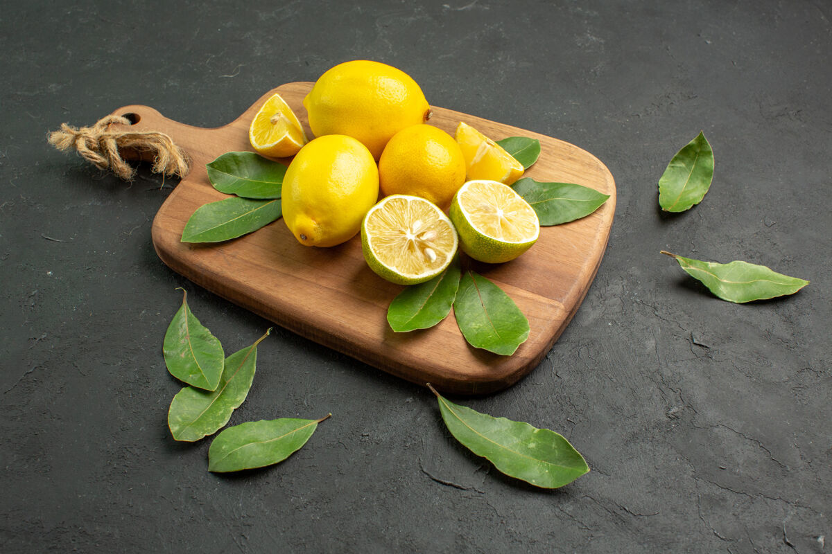农产品前视图新鲜柠檬酸水果在黑暗的背景柠檬新鲜背景