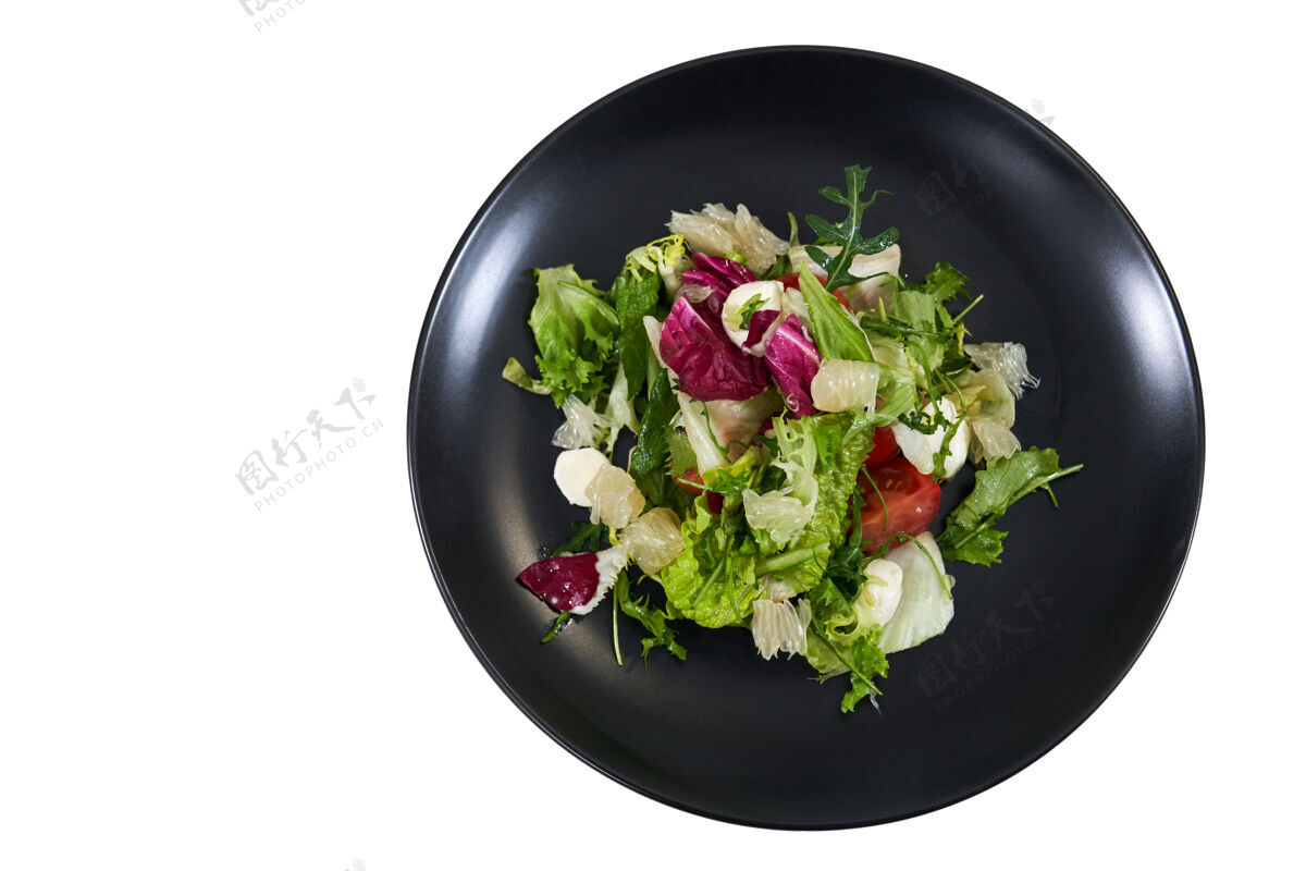 餐桌开胃的新鲜沙拉配绿叶芝麻菜和西红柿鳄梨美味营养