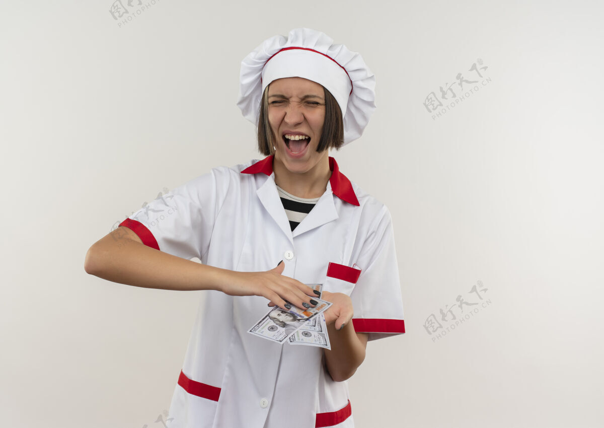 制服快乐的年轻女厨师穿着厨师制服 手里拿着白色的钱快乐年轻女