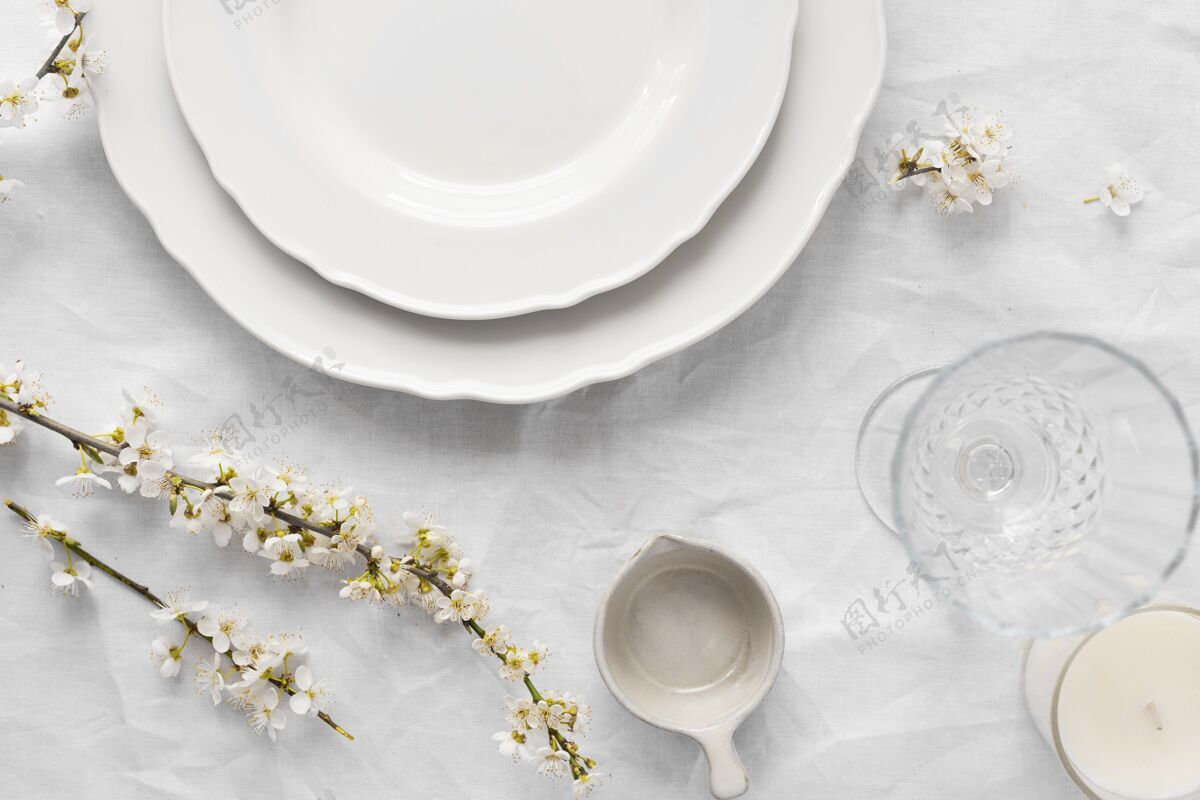 餐桌白色餐桌的布置 为您提供美味佳肴烹饪简约美味
