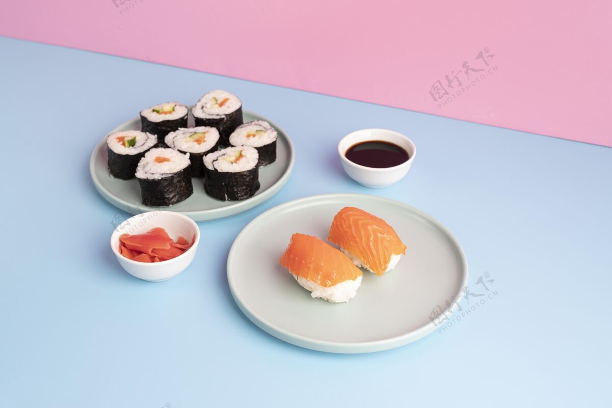 安排高角度美味寿司搭配食品烹饪食物
