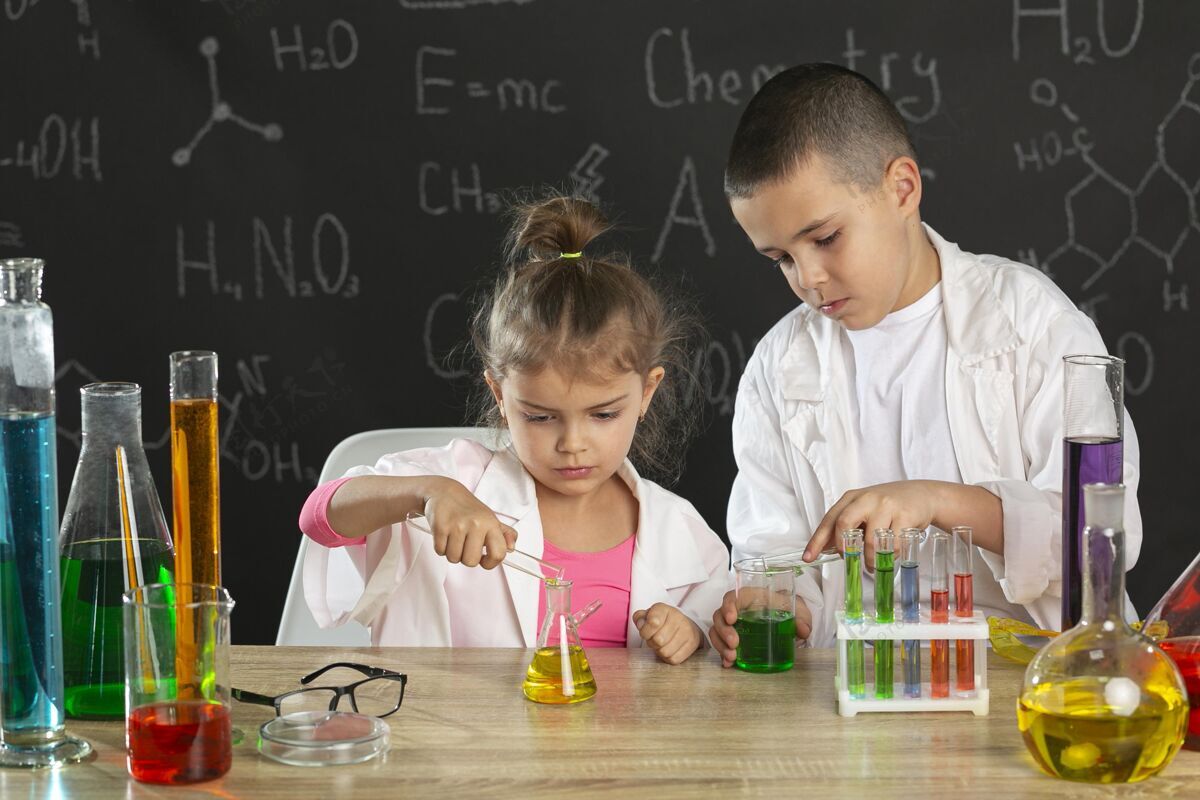 试管孩子们在实验室做实验科学女孩实验室