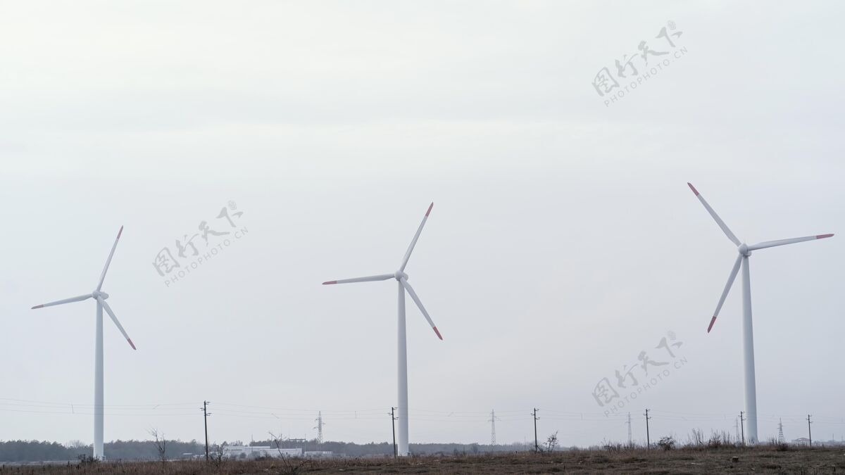 可再生能源发电场风力涡轮机的前视图风能电能可再生资源