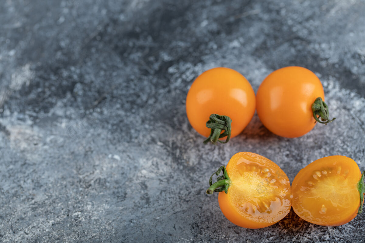蔬菜半切或全黄番茄的特写照片高质量的照片多汁集团农业