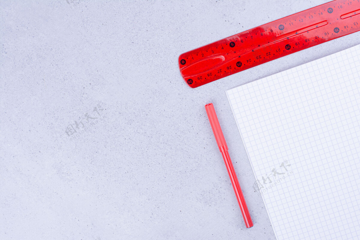学校一张用红尺子和炭笔写的白纸数学电器工艺