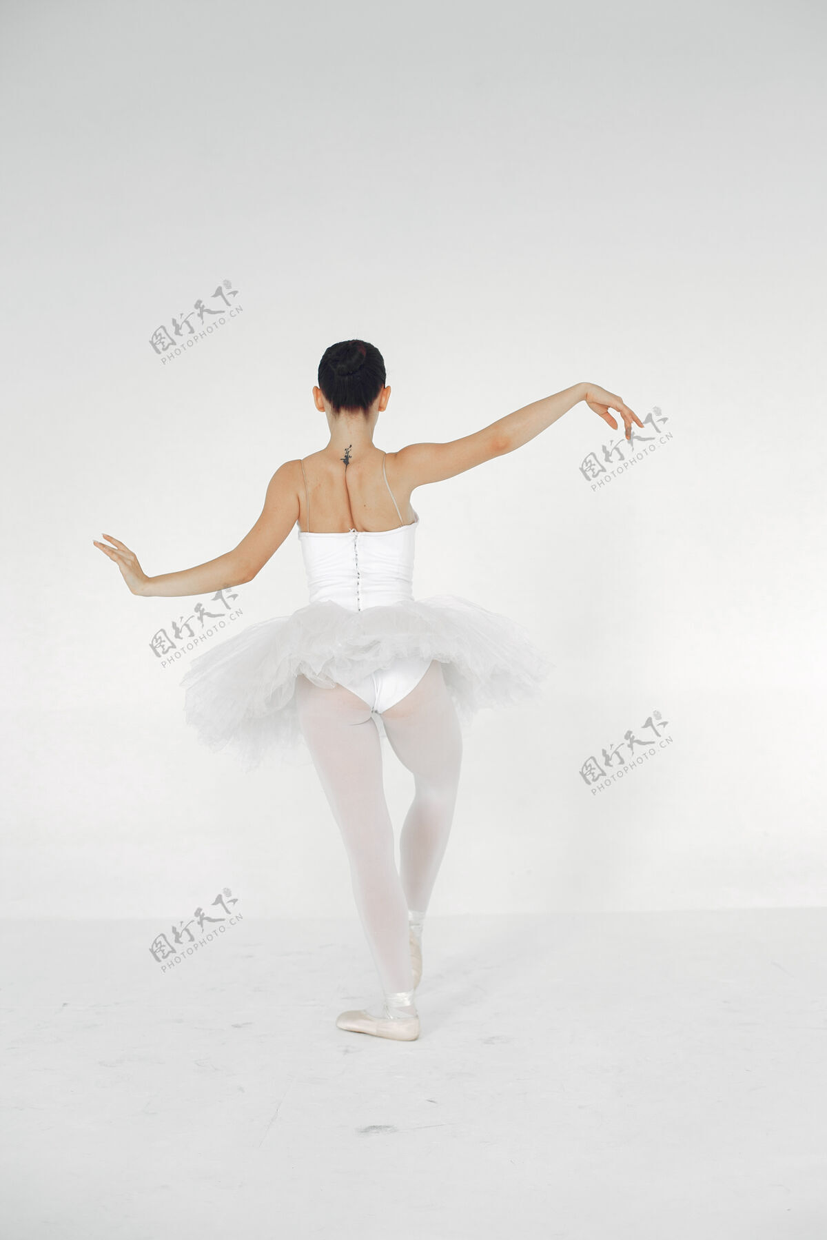 女子漂亮的芭蕾舞演员尖角的芭蕾舞演员活跃人尖头