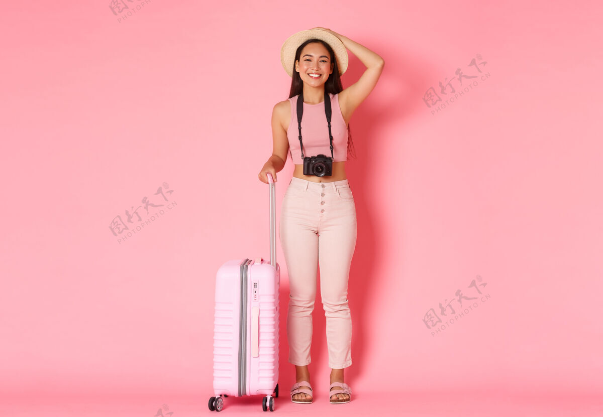 女人带着手提箱的年轻女子模特日本人亚洲