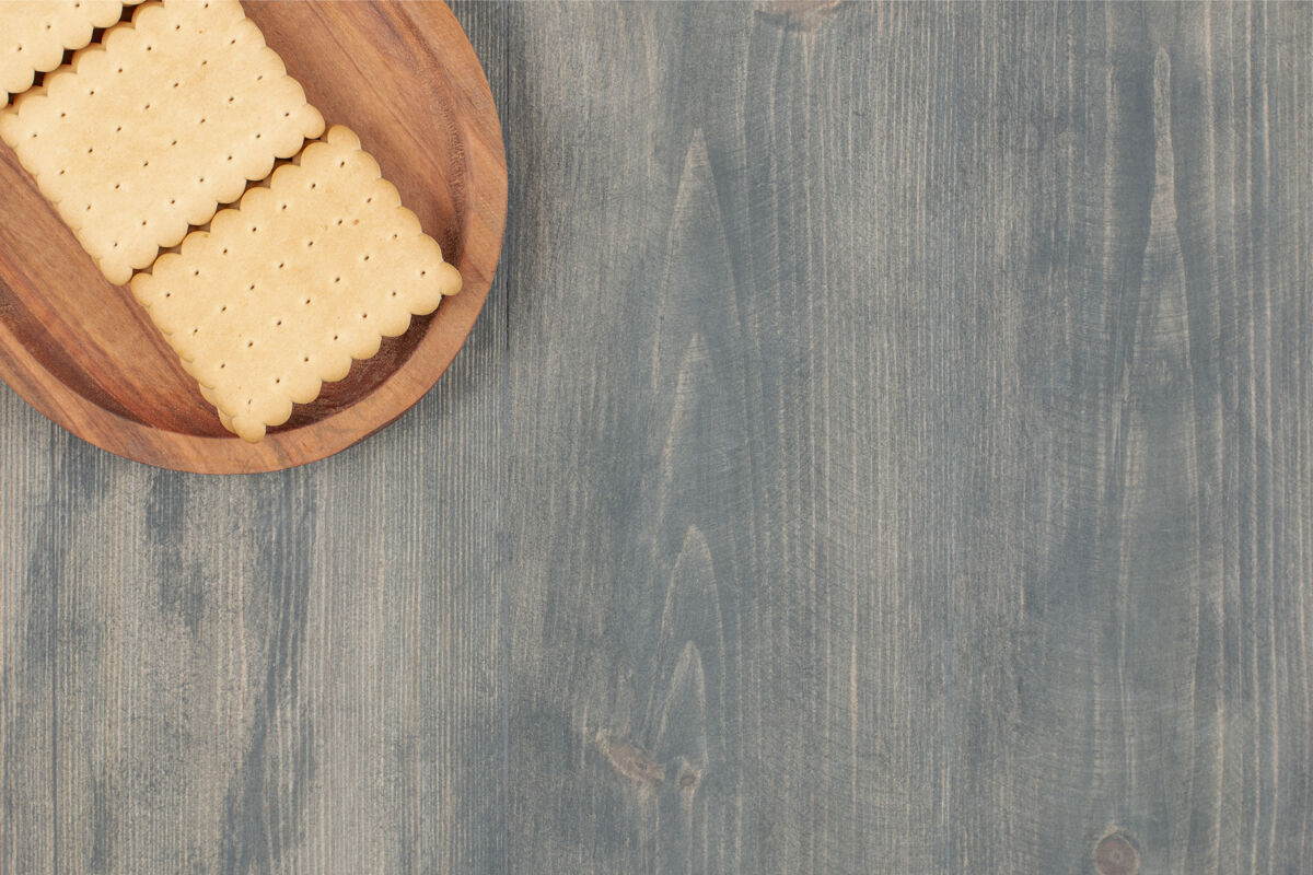 零食美味的新鲜饼干在木板上高品质的照片吃营养脆