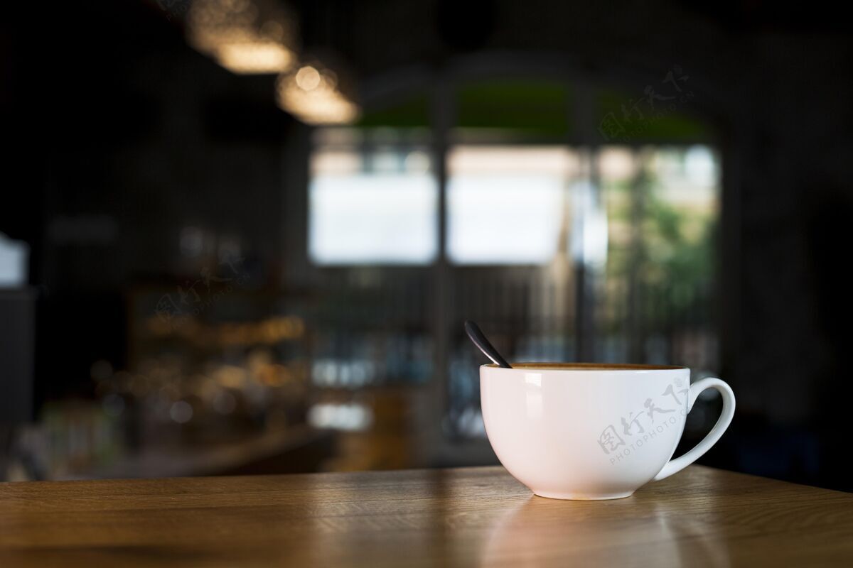 咖啡咖啡杯放在商店的桌子上饮料模型商标