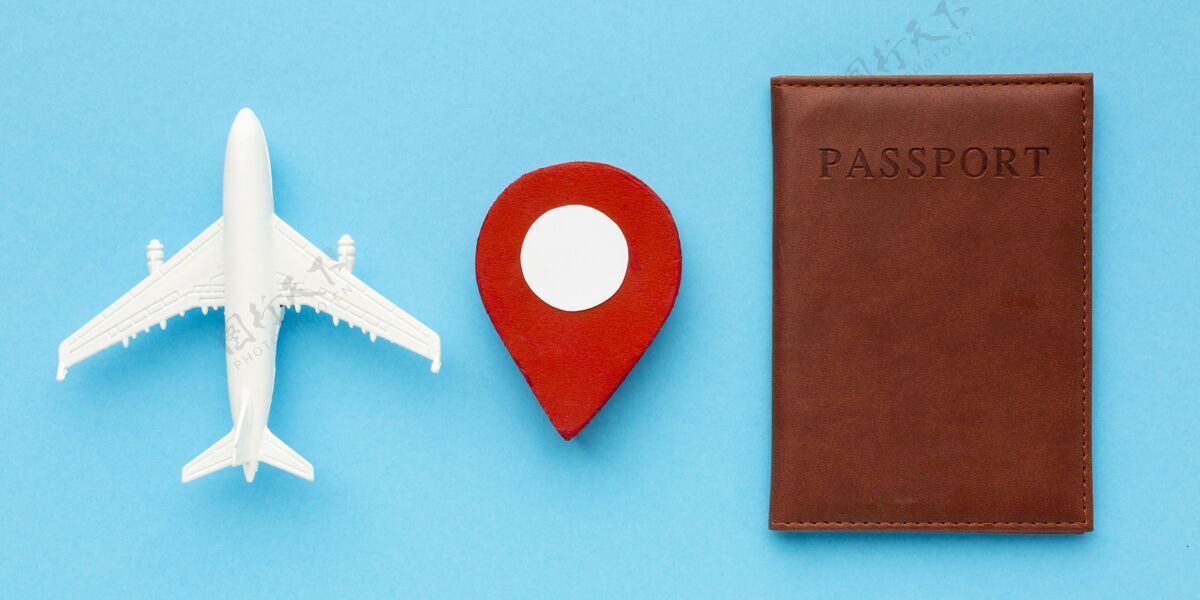 背景顶视图护照和飞机玩具排列平面旅游