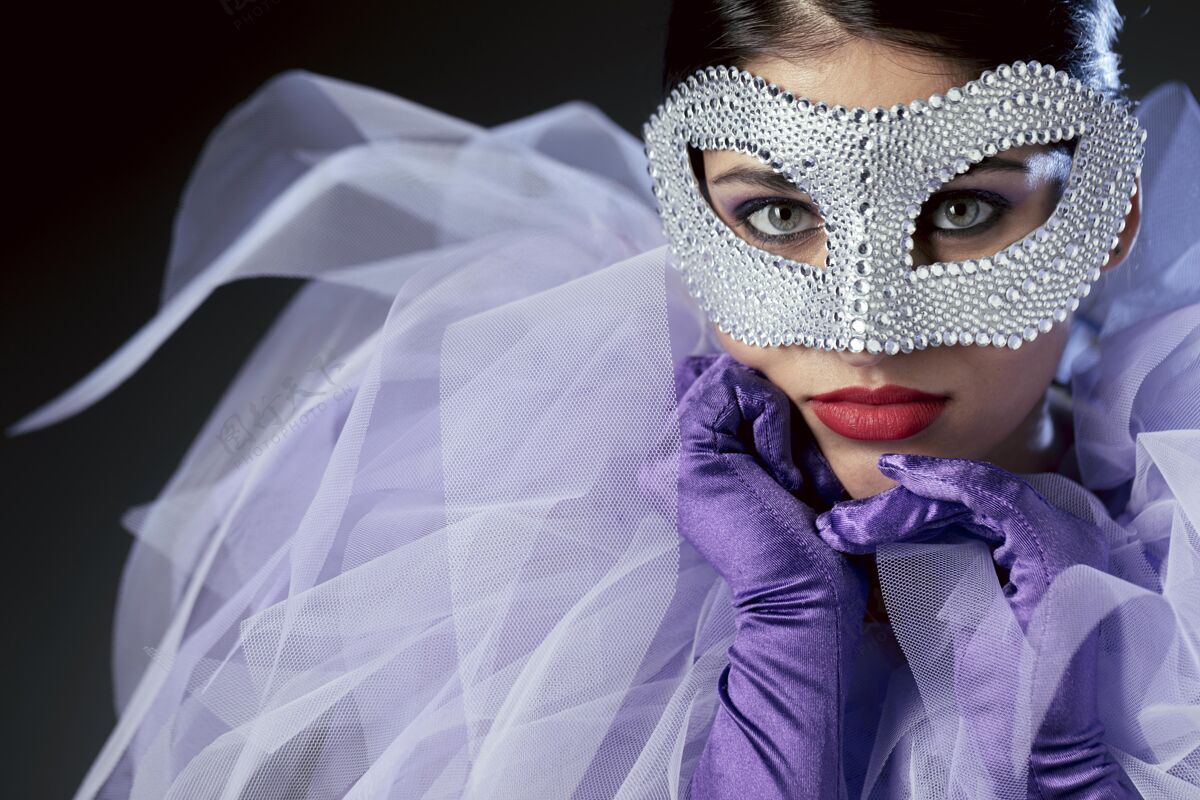 优雅戴着狂欢节面具的神秘女人神秘美女女性